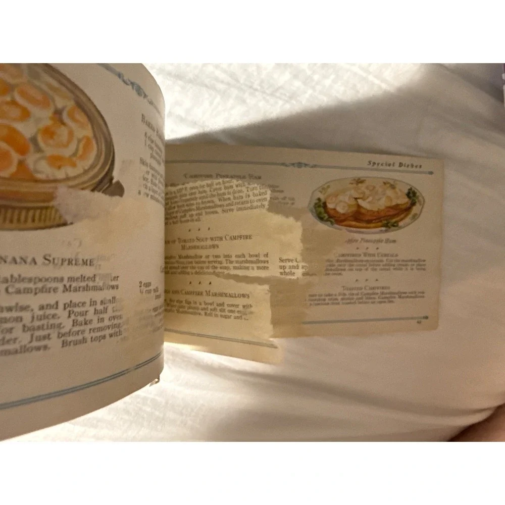 Vintage little Book A Book Of‎ 150 Recipes prepared With Campfire Marshmallows